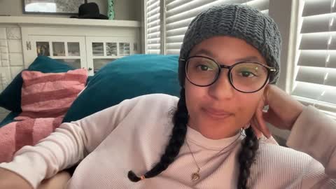 RIRI OR DREAMY online show from January 25, 11:32 pm