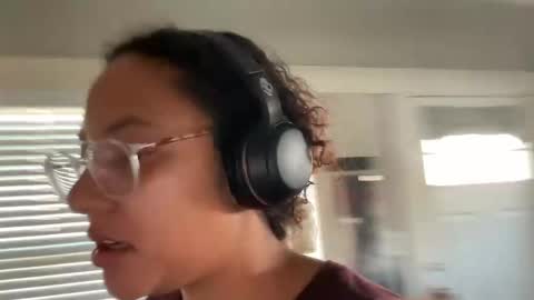 RIRI OR DREAMY online show from February 25, 3:49 pm