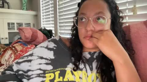 RIRI OR DREAMY online show from September 24, 4:10 pm