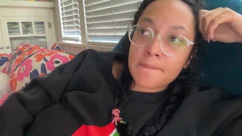 RIRI OR DREAMY online show from January 10, 7:26 pm