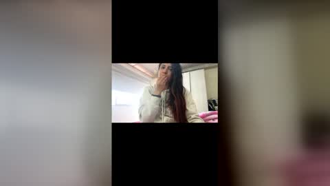 Snapshot of dreinafoxx chatting on April 19, 6:32 pm dreinafoxx online show from April 19, 6:32 pm