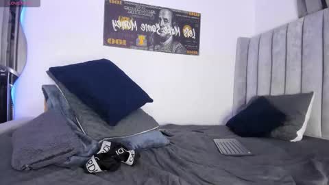 Snapshot of drekev_ chatting on February 11, 1:54 am Kevin online show from February 11, 1:54 am