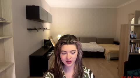 Dia online show from April 11, 1:48 pm