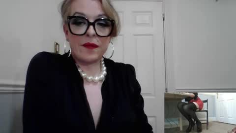 dressasdesired online show from June 18, 10:25 pm