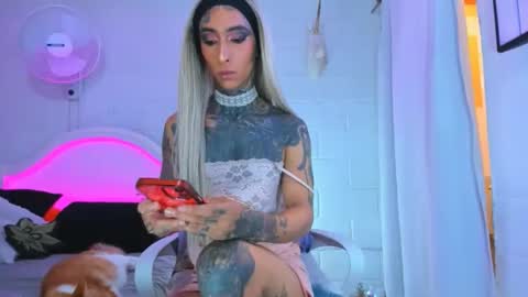 drippyorlove online show from November 11, 4:07 pm