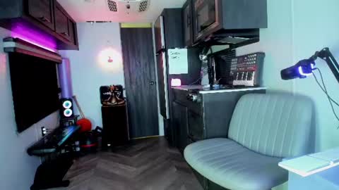 Snapshot of drizzys_room chatting on June 29, 2:18 am DirtyDrizzy online show from June 29, 2:18 am