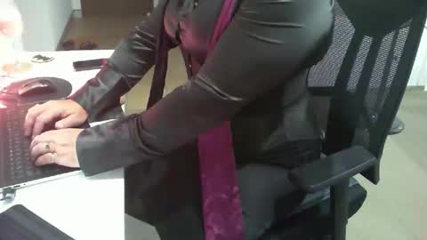 Snapshot of dstarr44 chatting on April 8, 3:28 am D Starr online show from April 8, 3:28 am