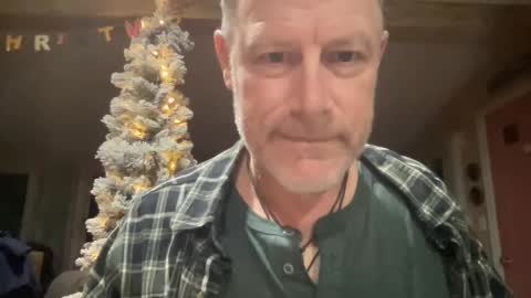 Snapshot of dudeinnh chatting on December 13, 10:55 pm Steve online show from December 13, 10:55 pm