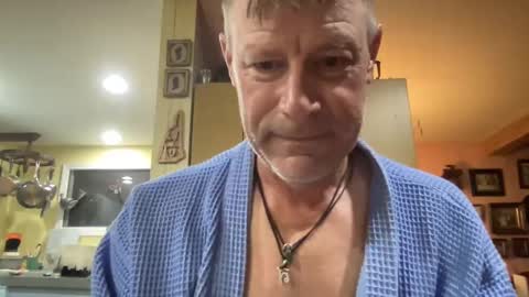 Snapshot of dudeinnh chatting on September 26, 9:46 am Steve online show from September 26, 9:46 am