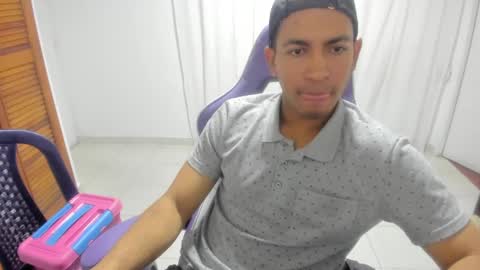 Snapshot of duilber chatting on October 31, 2:07 pm Duilber online show from October 31, 2:07 pm