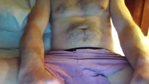 Snapshot of dukescosmo12 chatting on May 1, 4:39 am dukescosmo12 online show from May 1, 4:39 am