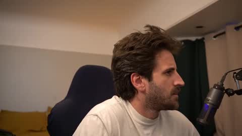 Snapshot of dukethedude chatting on September 21, 1:51 am Duke online show from September 21, 1:51 am