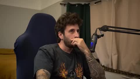 Snapshot of dukethedude chatting on October 26, 2:17 am Duke online show from October 26, 2:17 am