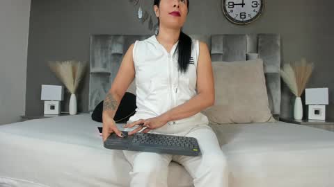 DULCE AURORA online show from January 27, 2:42 am