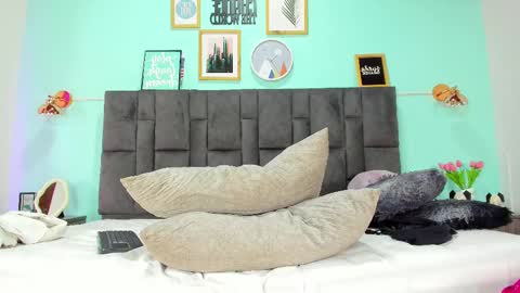 DULCE AURORA online show from March 1, 5:52 am