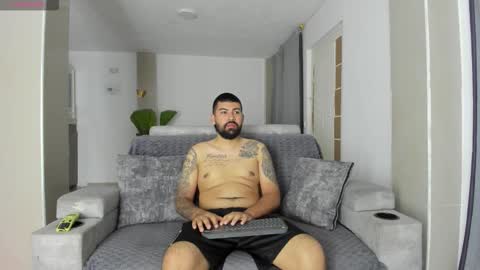 Snapshot of dulceromance chatting on February 23, 4:32 am Jlozada05 online show from February 23, 4:32 am