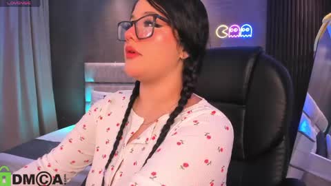 Snapshot of dulcerose01 chatting on April 18, 4:38 am Dulce Rose online show from April 18, 4:38 am