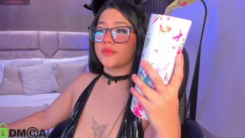 Snapshot of dulcerose01 chatting on May 1, 5:01 am Dulce Rose online show from May 1, 5:01 am