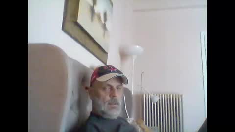 Snapshot of dumaeros77 chatting on December 17, 7:29 am Duma online show from December 17, 7:29 am