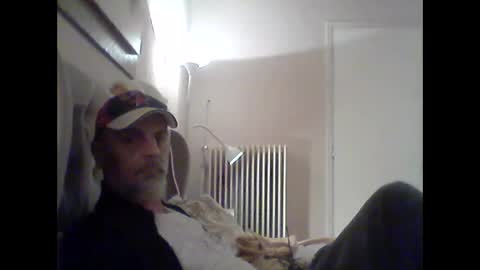 Snapshot of dumaeros77 chatting on December 17, 3:17 pm Duma online show from December 17, 3:17 pm