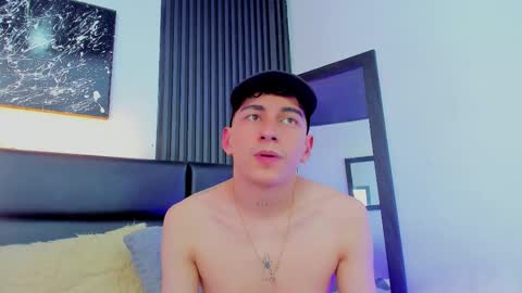 Thomas and Noah online show from November 8, 3:23 pm