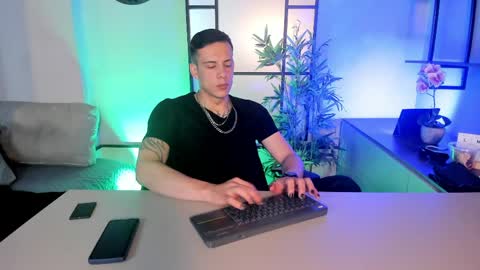 Dustin Sonne online show from April 3, 3:37 am