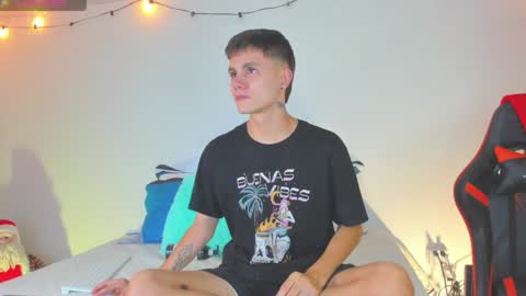 Snapshot of dustinlevine chatting on December 16, 1:42 am Dustin Levy online show from December 16, 1:42 am