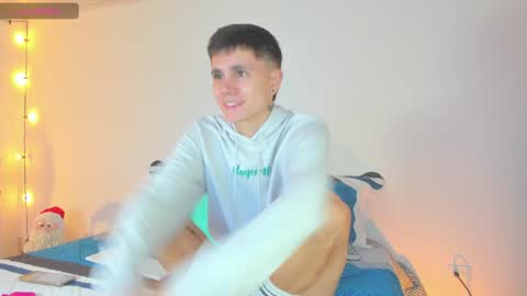 Snapshot of dustinlevine chatting on January 3, 1:03 pm Dustin Levy online show from January 3, 1:03 pm