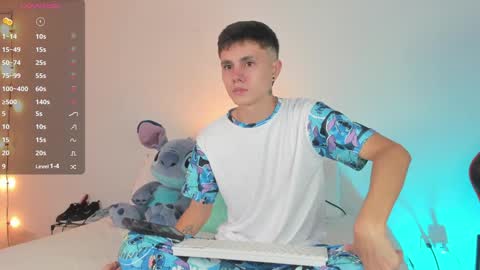 Snapshot of dustinlevine chatting on January 16, 12:45 am Dustin Levy online show from January 16, 12:45 am