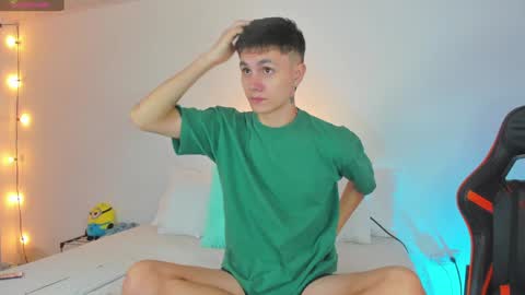 Snapshot of dustinlevine chatting on January 20, 12:39 pm Dustin Levy online show from January 20, 12:39 pm