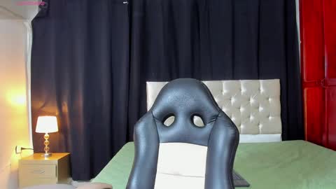 Snapshot of dustyn__michelle chatting on March 28, 1:27 am DUSTYN MICHELLE online show from March 28, 1:27 am