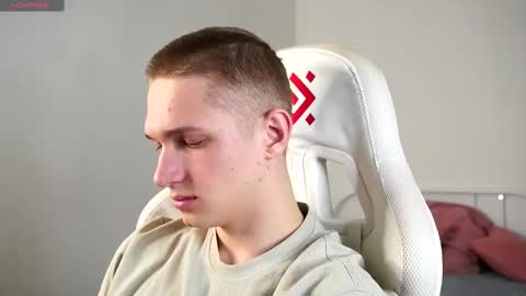 Dustyn online show from February 28, 7:35 pm