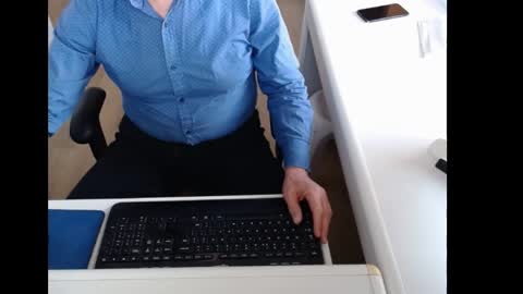 dutchpornking2 online show from April 1, 6:36 am