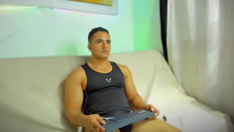 dwayne_esteven10 online show from March 5, 9:11 pm