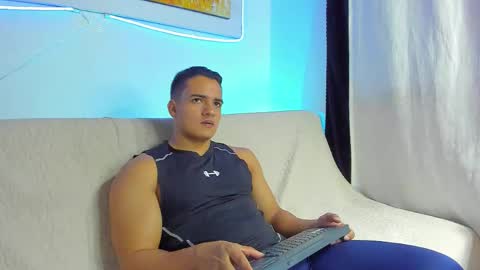 dwayne_esteven10 online show from March 8, 7:28 pm