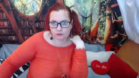 Snapshot of dyannelovee chatting on May 23, 9:57 am Dyanne online show from May 23, 9:57 am