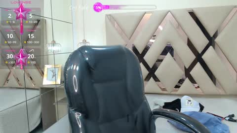 dyla_n18_ online show from February 2, 9:45 pm