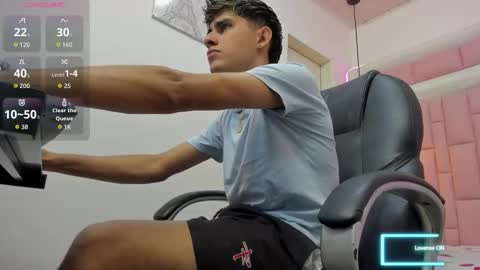 dyla_n18_ online show from October 12, 11:48 pm