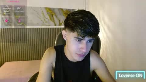 dyla_n18_ online show from November 16, 8:47 pm