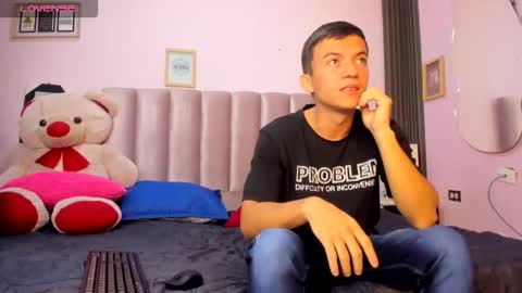 Snapshot of dylan_and_kim chatting on February 10, 12:31 pm dylan_and_kim online show from February 10, 12:31 pm