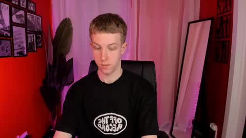 Dylan online show from April 14, 10:21 am