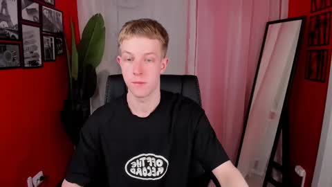 Dylan online show from April 15, 10:44 am