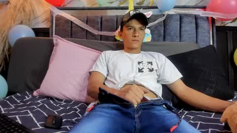 Snapshot of dylan_scott20 chatting on April 1, 12:06 pm dylan_scott20 online show from April 1, 12:06 pm