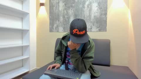 Snapshot of dylan_scott21 chatting on October 16, 7:48 pm DYLAN online show from October 16, 7:48 pm