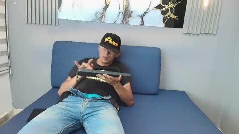 Snapshot of dylan_scott21 chatting on October 21, 7:36 pm DYLAN online show from October 21, 7:36 pm