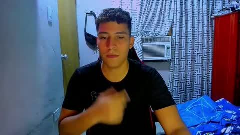 Snapshot of dylan_yvt chatting on December 8, 11:19 pm yohe online show from December 8, 11:19 pm