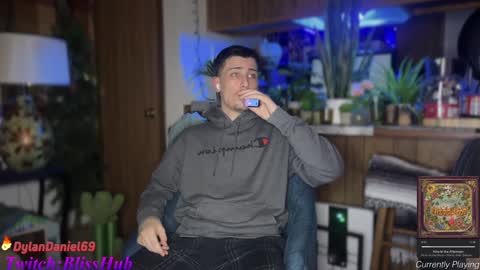 Dylan Daniel 7.8 online show from December 24, 2:32 am