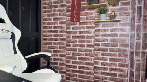 Snapshot of dylangusss chatting on February 3, 6:40 am Dylangusss online show from February 3, 6:40 am