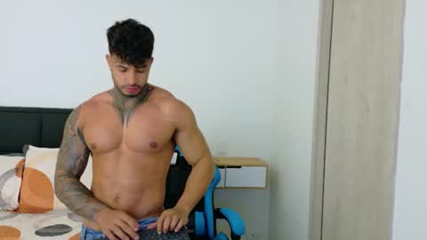 Snapshot of dylanrivera_ chatting on June 16, 1:41 am Dylan Rivera online show from June 16, 1:41 am