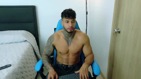 Snapshot of dylanrivera_ chatting on August 5, 12:46 am Dylan Rivera online show from August 5, 12:46 am